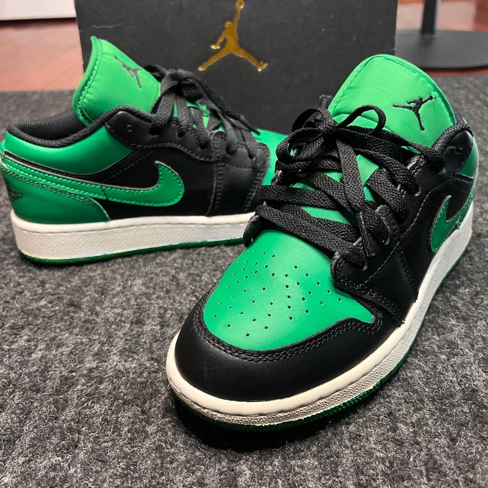 Nike Air Jordan 1 Low Green Black GS Size 4Y Youth Womens 5.5